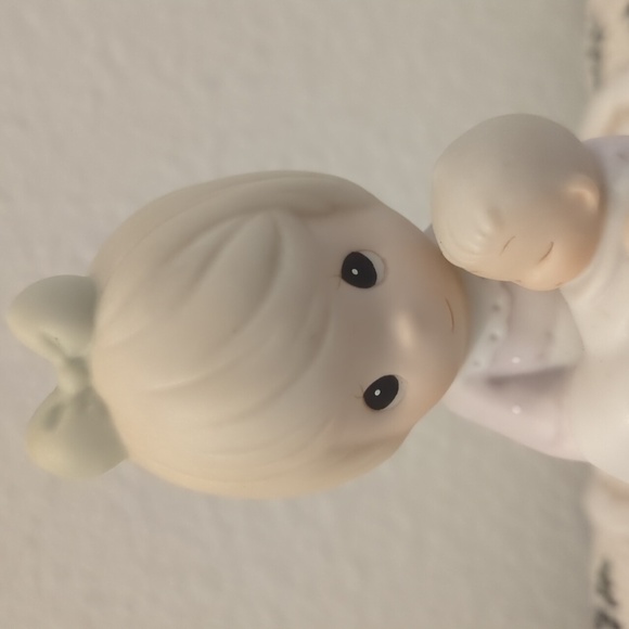 Precious Moments A Special Delivery 521493 - Picture 4 of 16